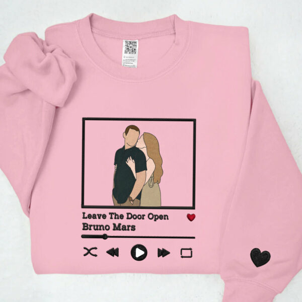 Custom Embroidered Sweatshirt Portrait Music Player Couple Family Gift T-shirt - Image 3