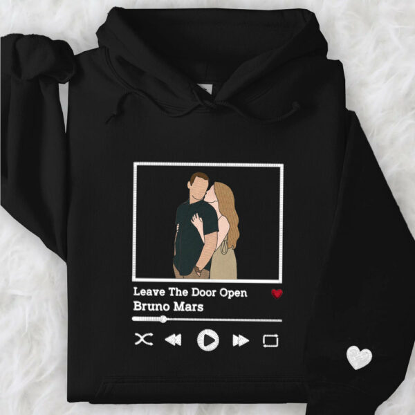 Custom Embroidered Sweatshirt Portrait Music Player Couple Family Gift T-shirt