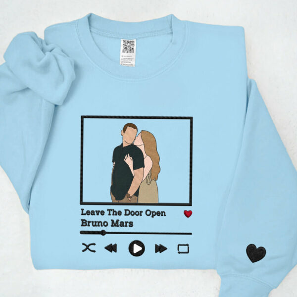 Custom Embroidered Sweatshirt Portrait Music Player Couple Family Gift T-shirt - Image 5