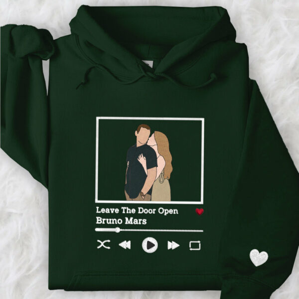 Custom Embroidered Sweatshirt Portrait Music Player Couple Family Gift T-shirt - Image 2