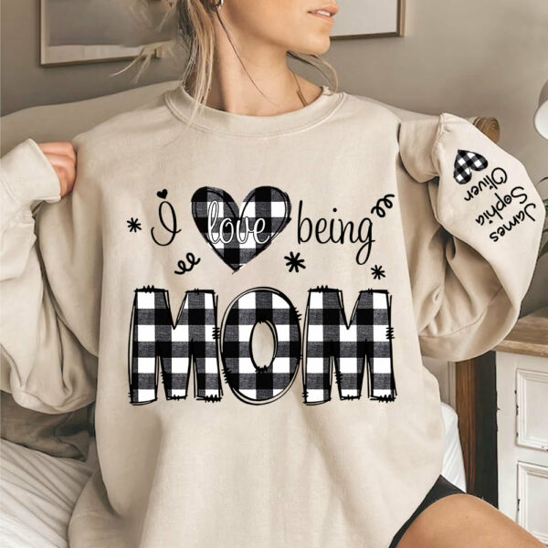 Custom I Love Being Gigi Sweatshirt - Christmas & Valentine Gift for Grandmothers - Personalized Kids Name