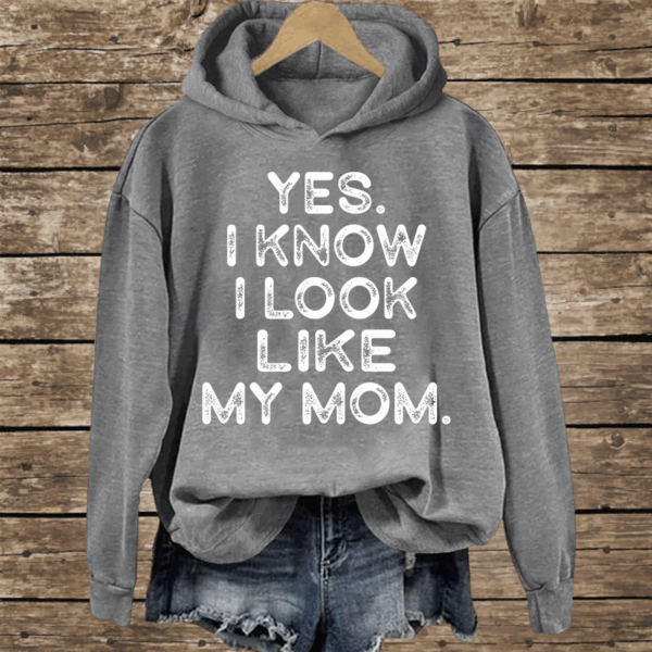 Yes I know I Look Like My Mom Funny Letter Print Shirt - Image 3